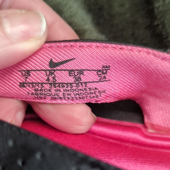 Nike Black and Pink Sandals - Picture 5 of 6